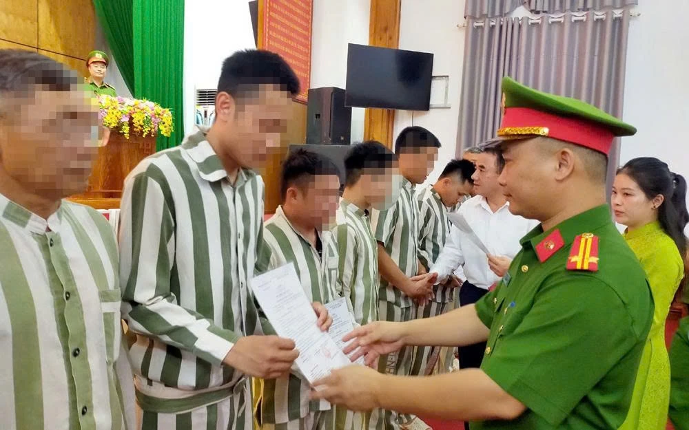 64 pham nhan trai giam thanh cam duoc dac xa, mo canh cua tro ve cong dong hinh anh 1