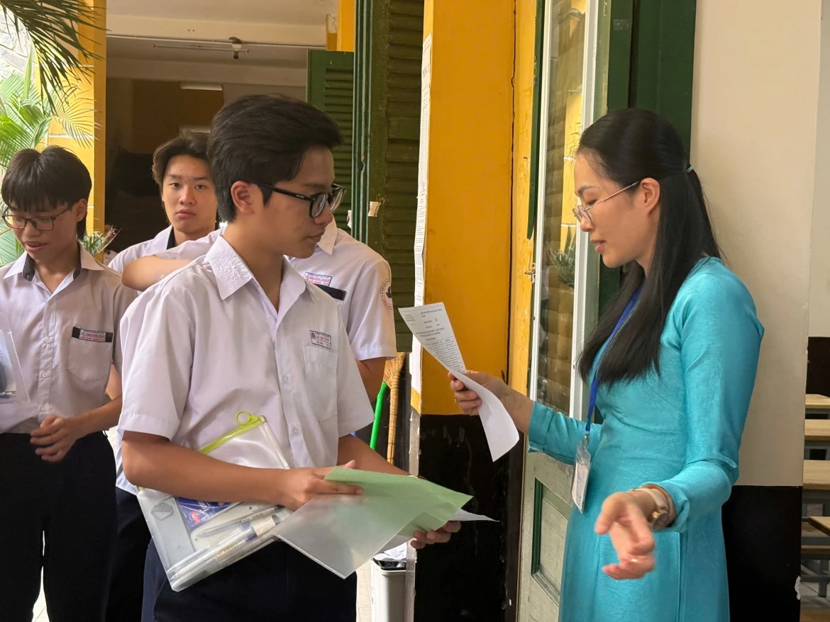 De thi mon chuyen vat ly o tp.hcm co sai sot hinh anh 1