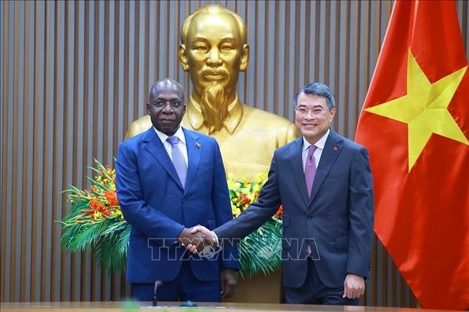thu tuong chinh phu le minh hung tiep bo truong ngoai giao angola hinh anh 1