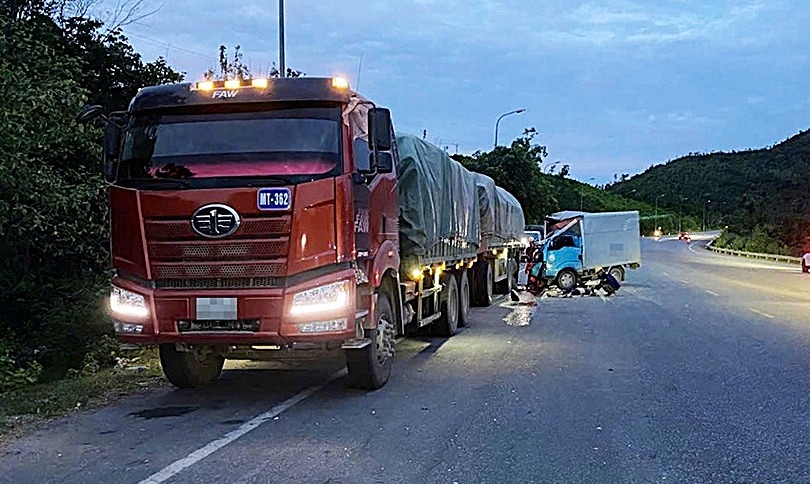tai nan giua xe tai va xe dau keo o ha tinh khien mot nguoi tu vong hinh anh 1