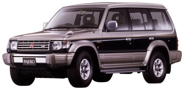 mitsubishi pajero the he moi se tro lai de doi dau cung toyota land cruiser hinh anh 1