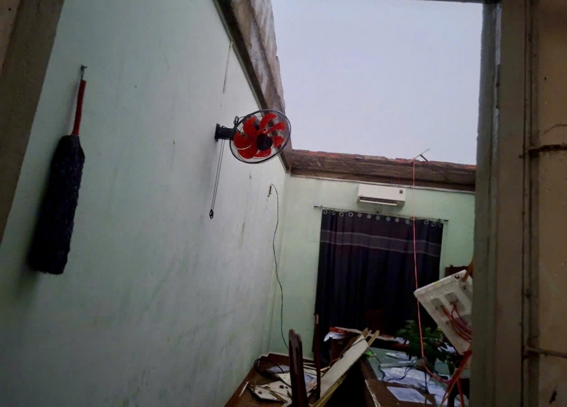 Mưa dông làm một nhân viên UBND phường ở Lâm Đồng bị thương