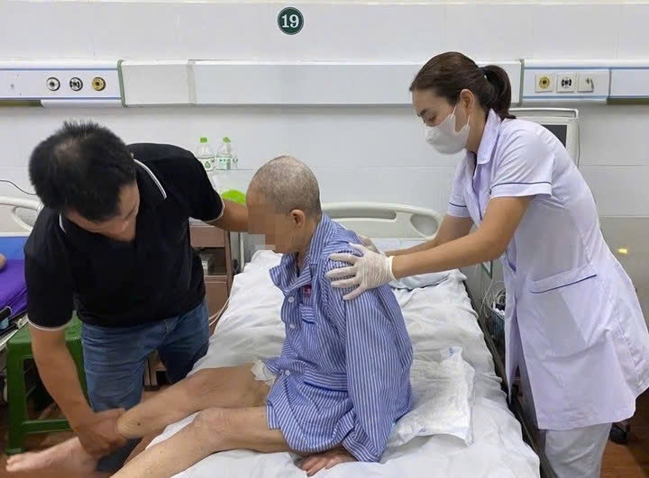 mac thuy dau tu dieu tri tai nha, nguoi gia viem nao, nguoi tre suy ho hap hinh anh 1