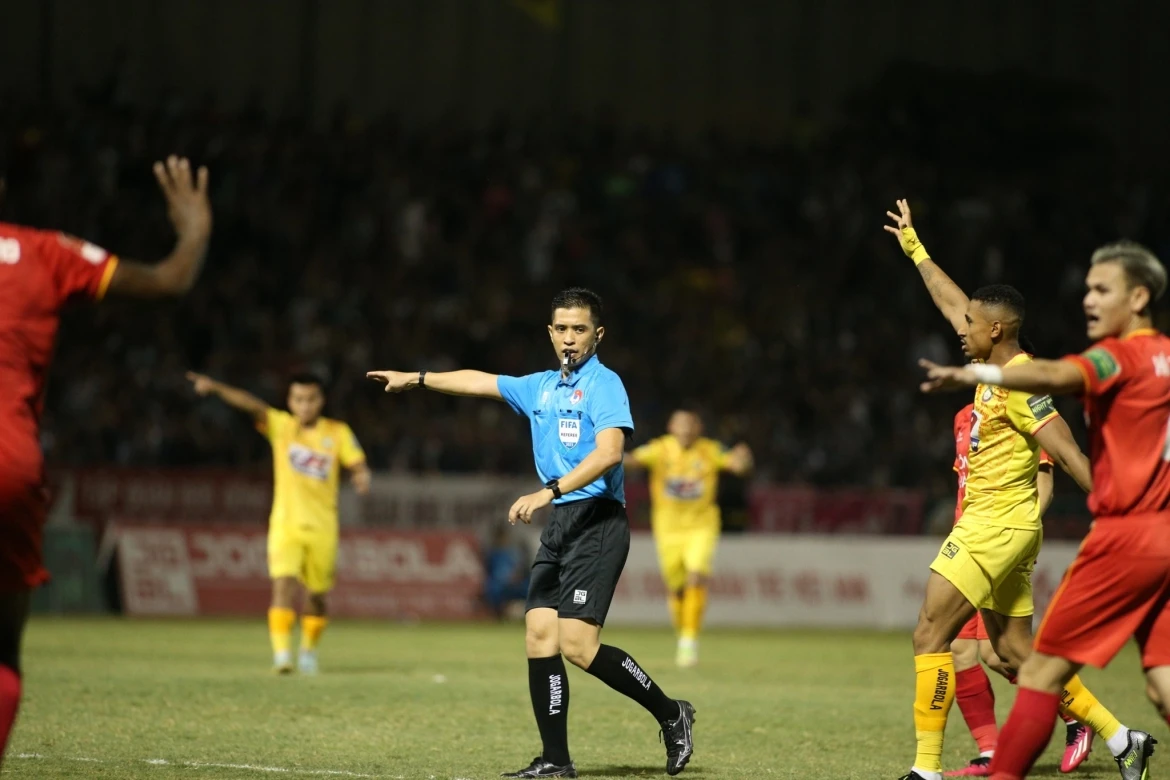 vpf co quyet dinh bat ngo ve cong tac trong tai o vong 26 v-league 2025 2026 hinh anh 1