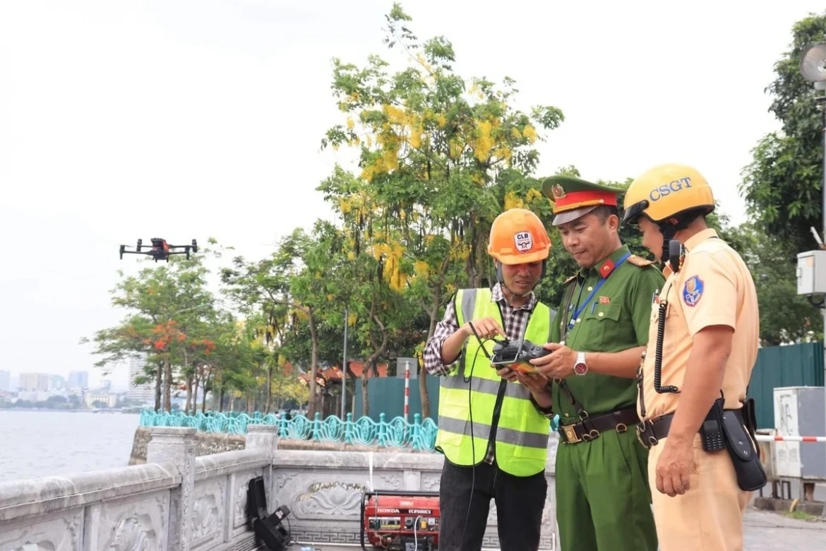 cong an ha noi thu nghiem uav phat hien vi pham tu tren khong hinh anh 1