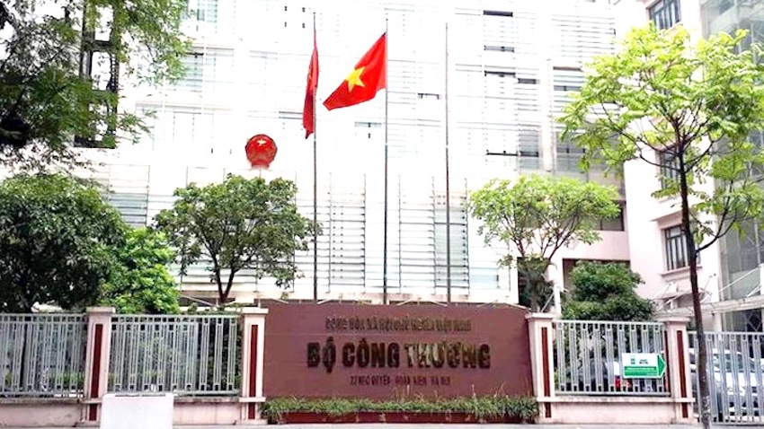 Uy ban canh tranh quoc gia xu phat doanh nghiep vi pham hanh chinh 390 trieu dong hinh anh 1