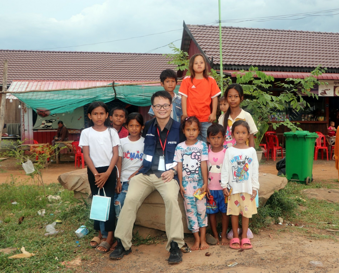 Di qua do nat de tim cau chuyen ve hoa binh hinh anh 7