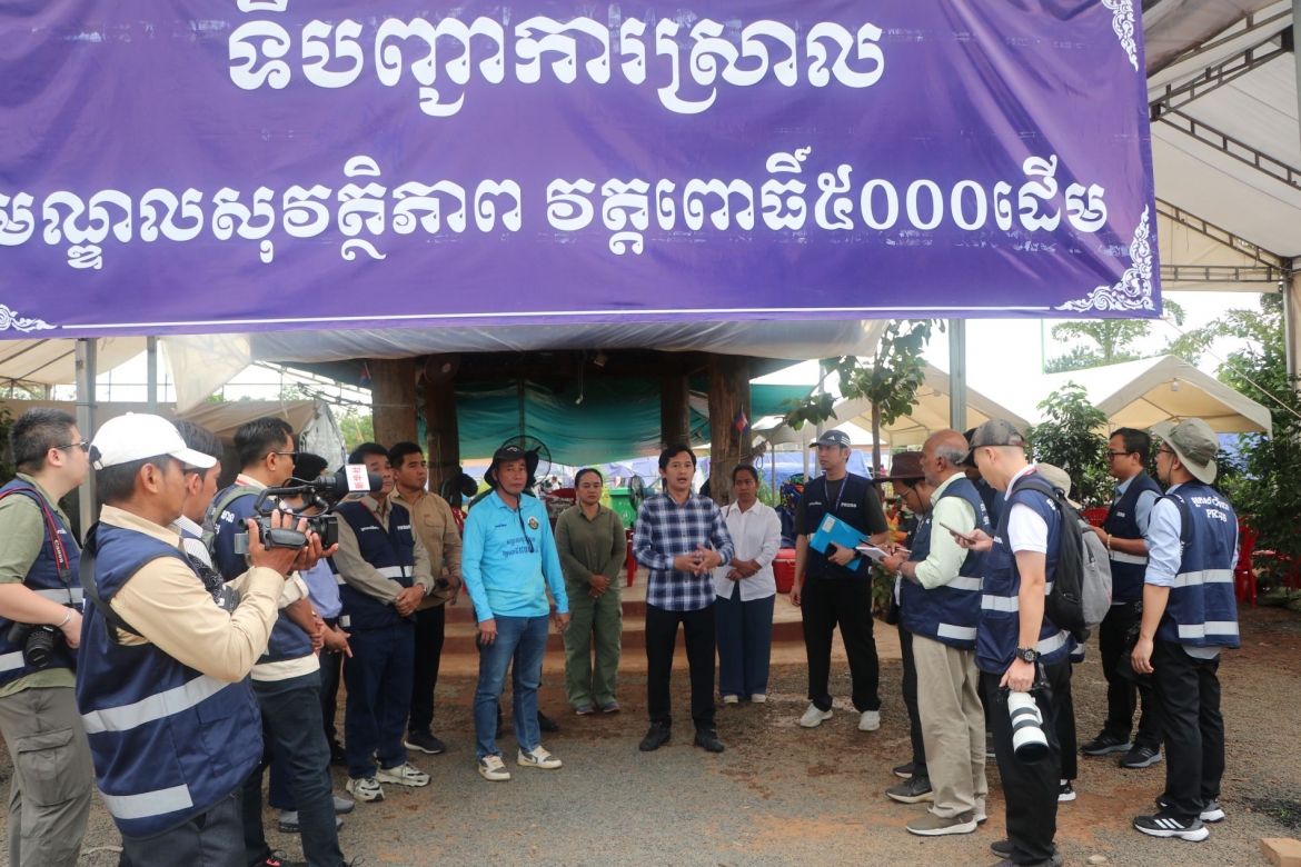 Di qua do nat de tim cau chuyen ve hoa binh hinh anh 1