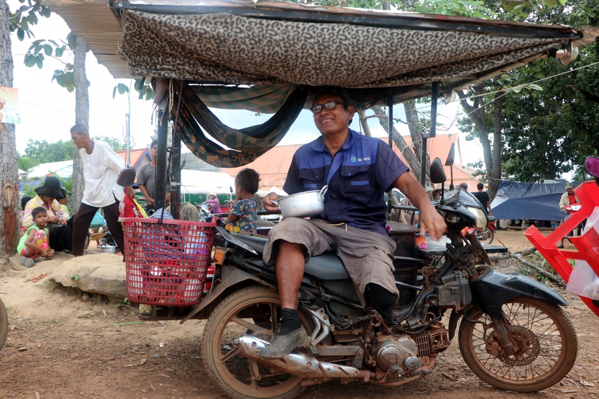 Di qua do nat de tim cau chuyen ve hoa binh hinh anh 2