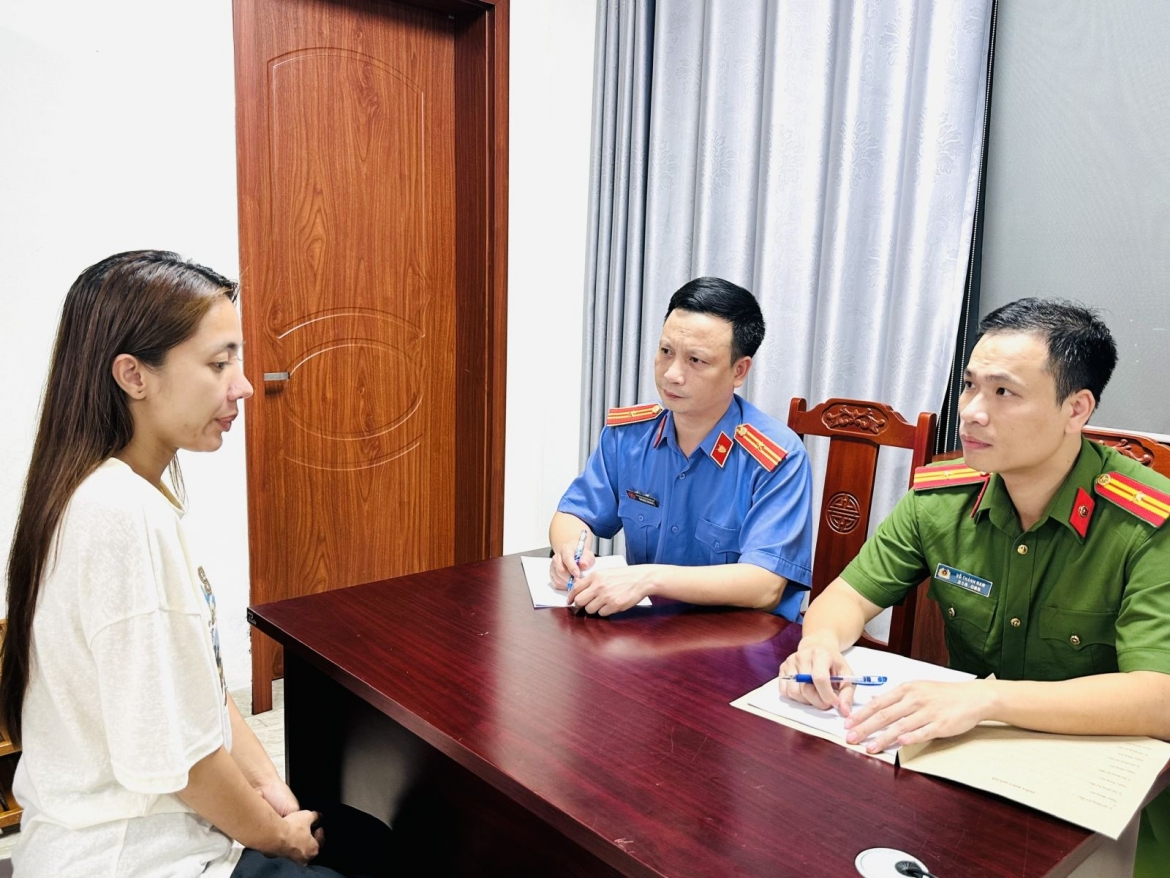 triet pha 2 duong day che tac trang suc nhai va buon lau vang ca nghin ty dong hinh anh 2
