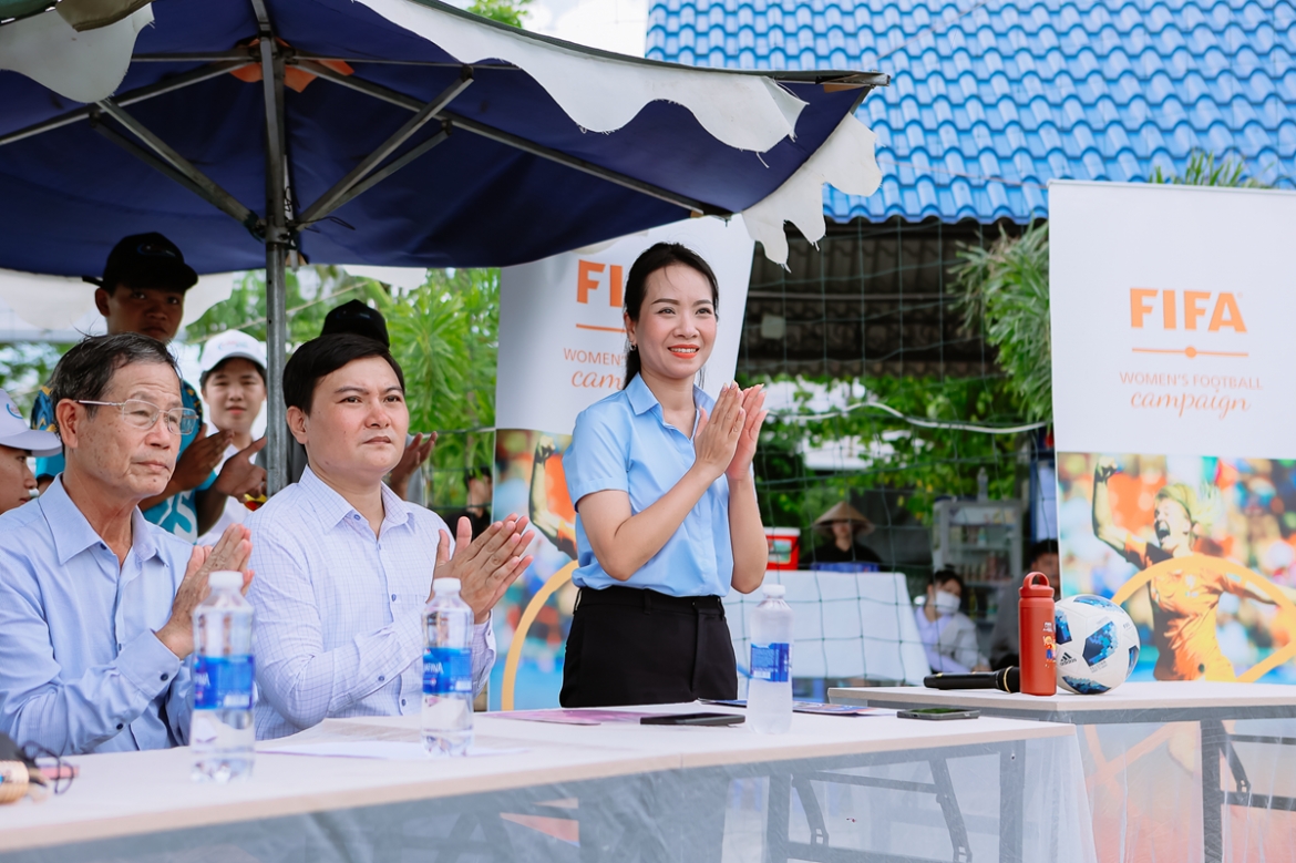 160 van dong vien tre tham du festival bong da nu tre 2026 tai vinh long hinh anh 1