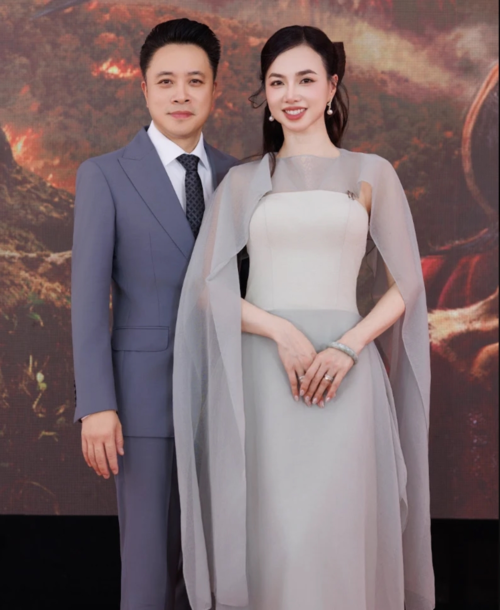 sao viet 26-6 lan truyen anh nghi la anh cuoi Den vau va hoang thuy linh hinh anh 9