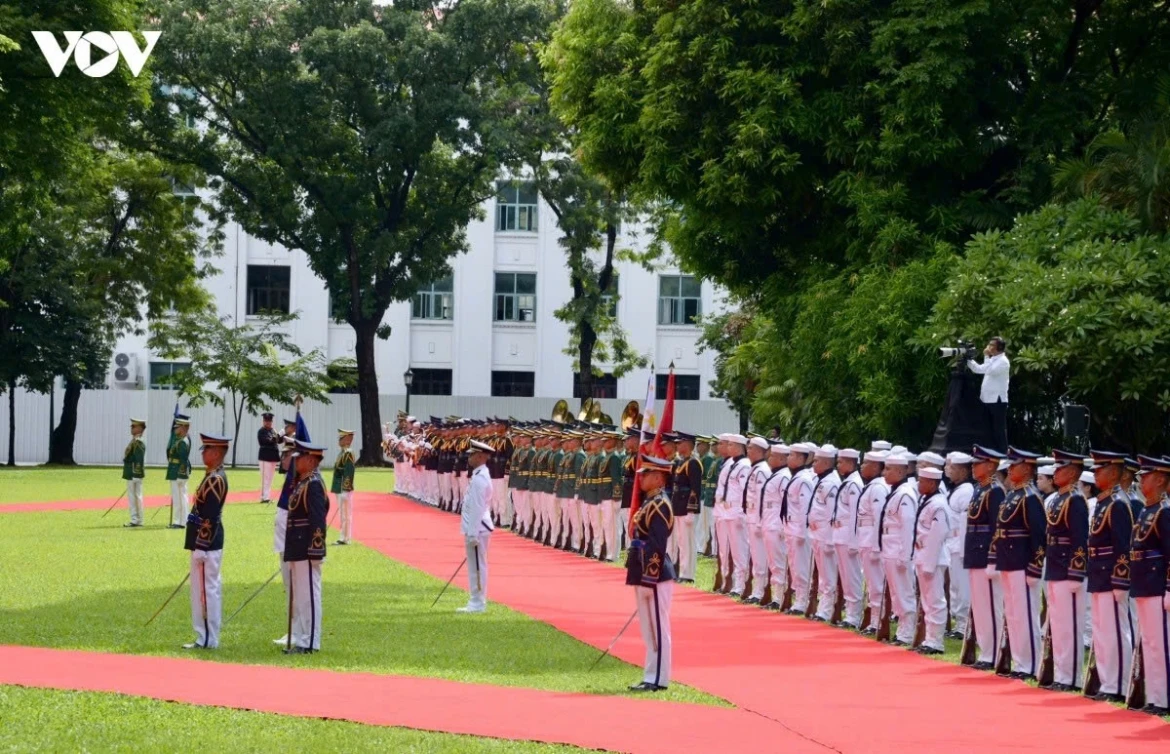philippine president hosts welcome ceremony for top vietnamese leader picture 2