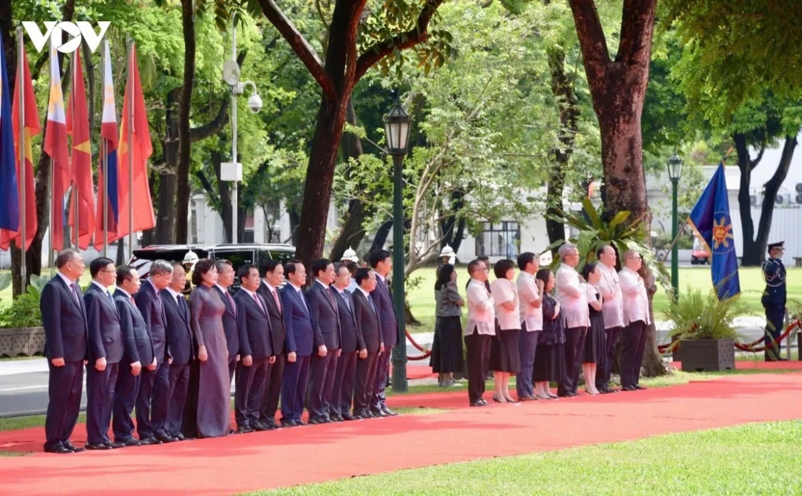 philippine president hosts welcome ceremony for top vietnamese leader picture 3
