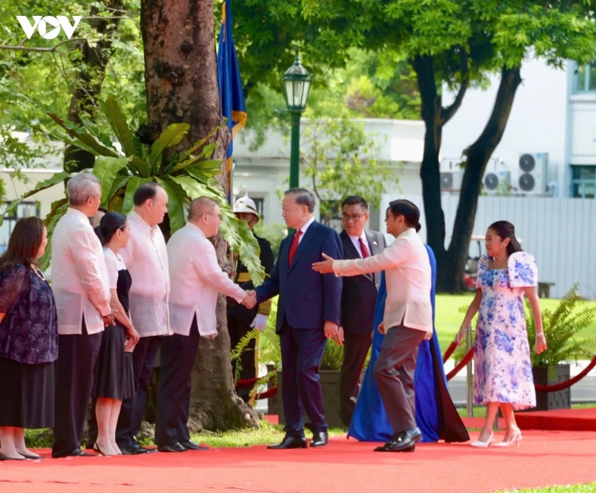 philippine president hosts welcome ceremony for top vietnamese leader picture 5