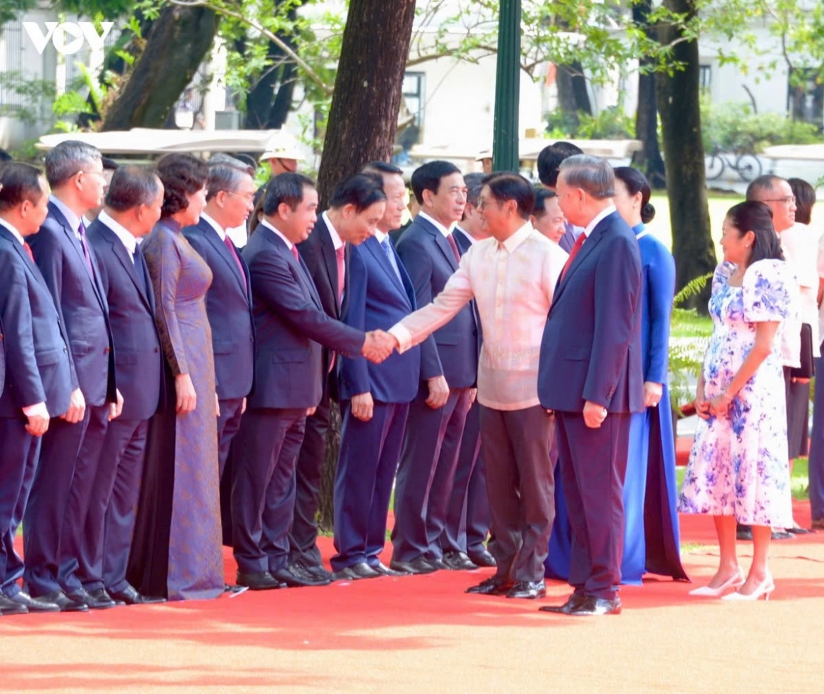 philippine president hosts welcome ceremony for top vietnamese leader picture 6