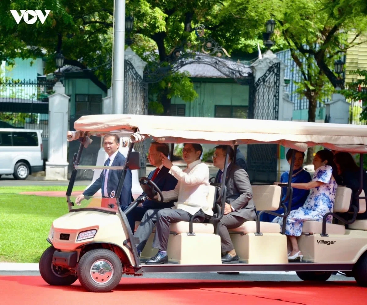 philippine president hosts welcome ceremony for top vietnamese leader picture 8