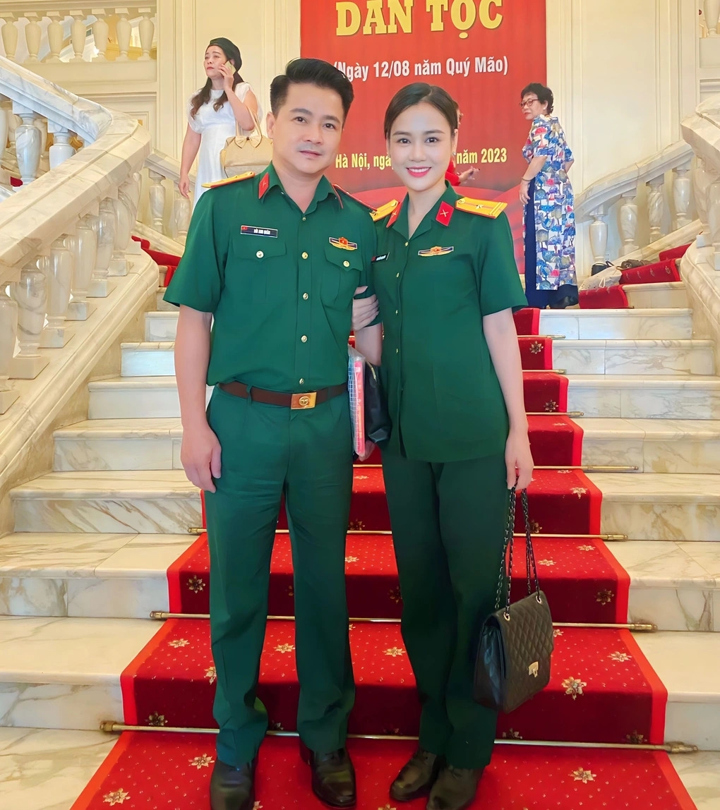 huyen sam ke hau truong khoc suot 2 ngay khi quay phia ben kia thanh pho hinh anh 8