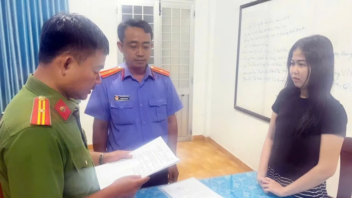nu giam doc cong ty o phu quoc ban tui xach gia hang hieu bi khoi to hinh anh 1