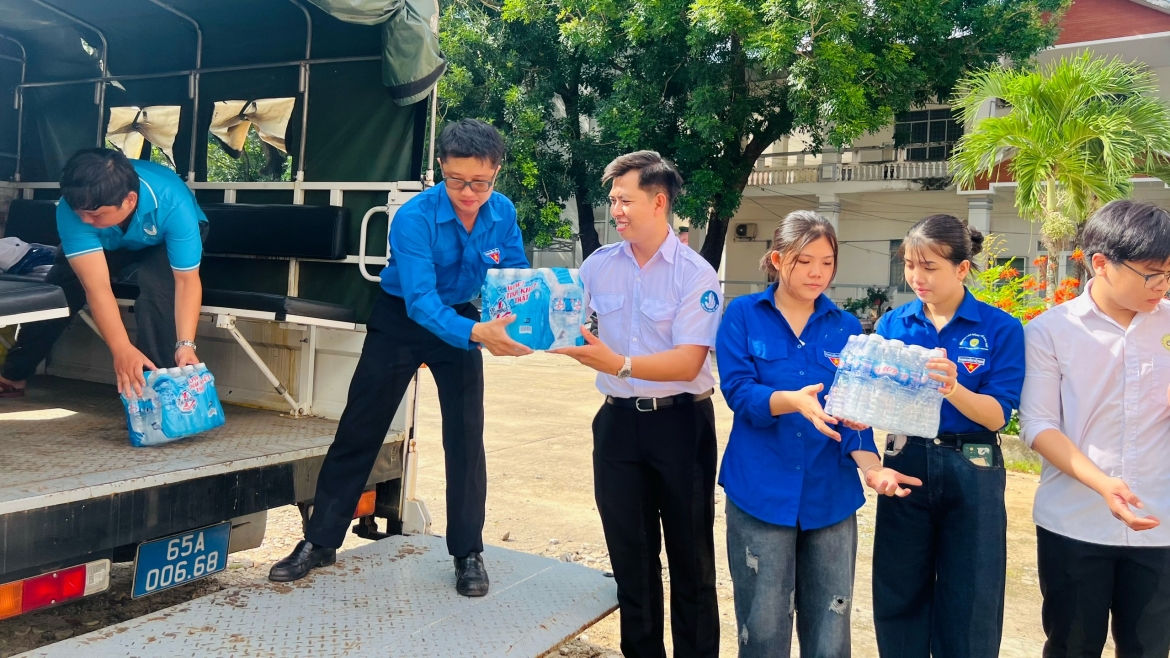 Hàng nghìn tình nguyện viên tham gia chương trình “Tiếp sức mùa thi”