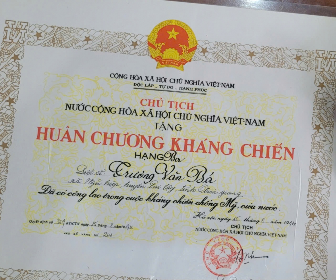 nhieu bang khen, huan chuong khang chien bi bo quen hinh anh 3