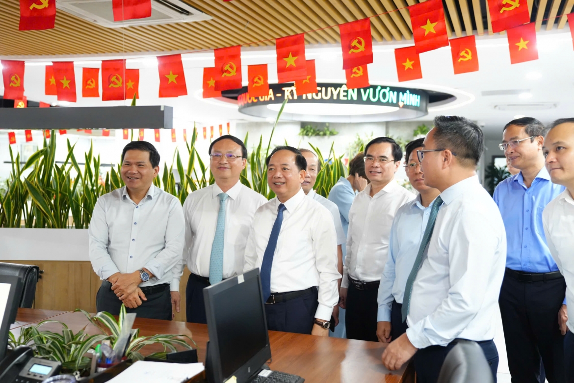 Dong chi trinh van quyet bao chi can co cach lam moi, tu duy sang tao hinh anh 4