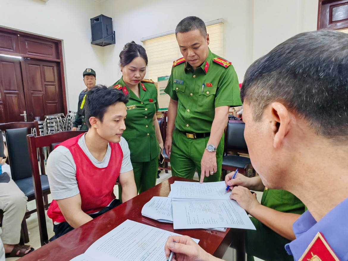 hang tram bi can lam viec voi co quan cong an vu lua dao hop dong ky nghi hinh anh 1