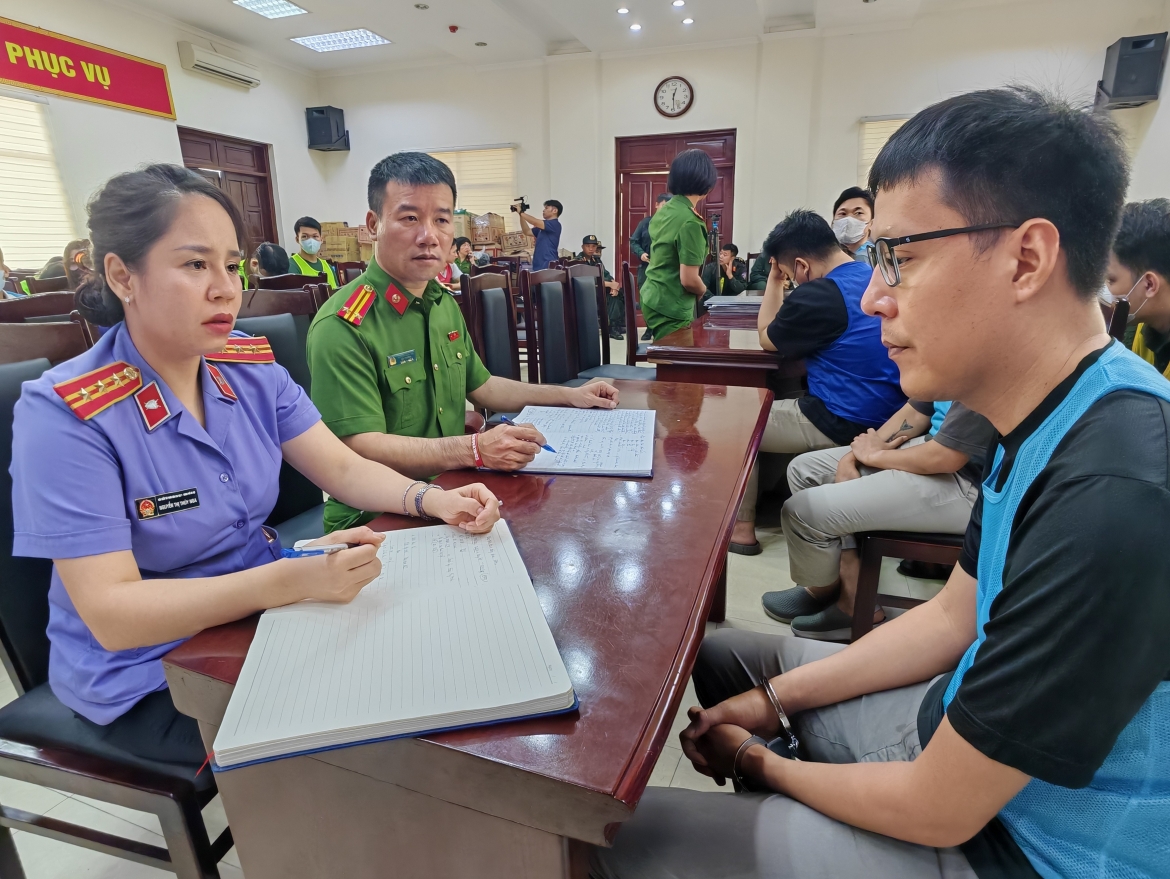 hang tram bi can lam viec voi co quan cong an vu lua dao hop dong ky nghi hinh anh 9