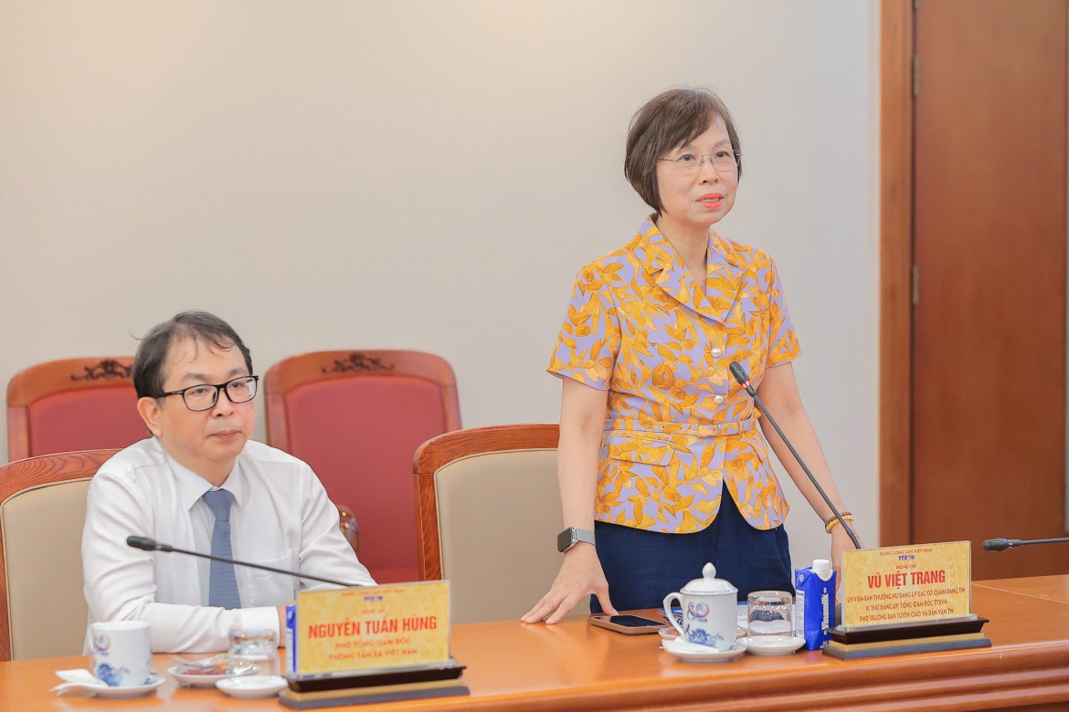 Dong chi trinh van quyet tham va chuc mung ttxvn va nha bao lao thanh ha Dang hinh anh 2