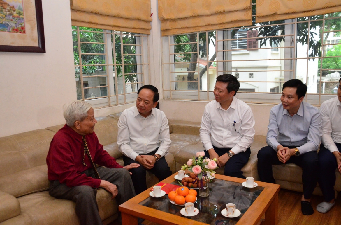 Dong chi trinh van quyet tham va chuc mung ttxvn va nha bao lao thanh ha Dang hinh anh 4