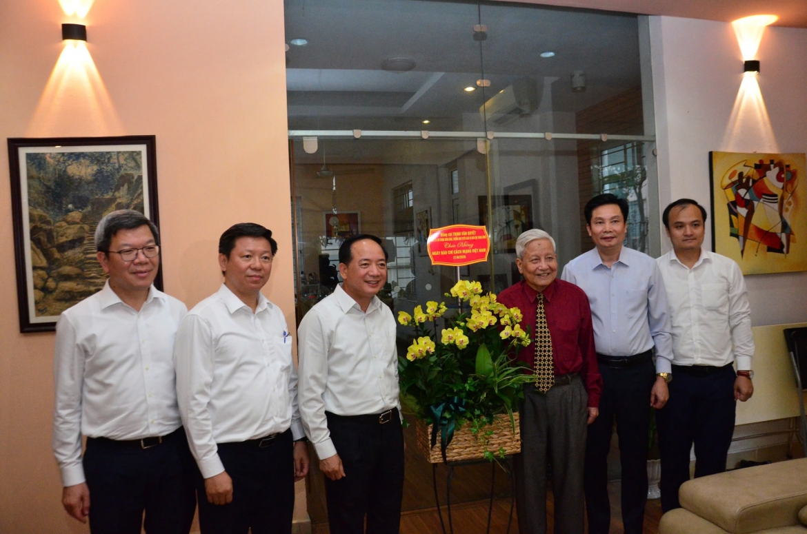 Dong chi trinh van quyet tham va chuc mung ttxvn va nha bao lao thanh ha Dang hinh anh 5