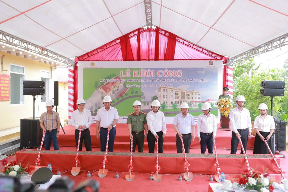 Agribank trao tặng 15 tỷ đồng an sinh xã hội tại Lạng Sơn