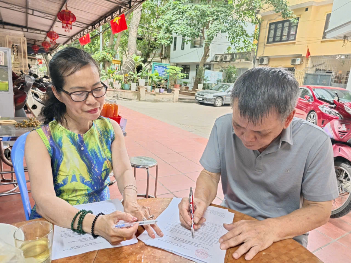 sap nhap to dan pho lam gi de go kho cho bai toan nguoi gia ganh viec hinh anh 1