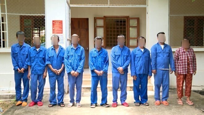 bat 8 doi tuong mua ban tang tru thuoc no tai tp.hcm hinh anh 1