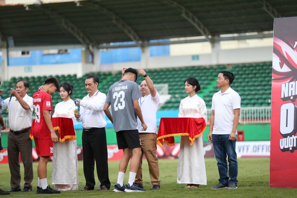 chum anh le trao giai bong da u17 quoc gia 2026 hinh anh 9