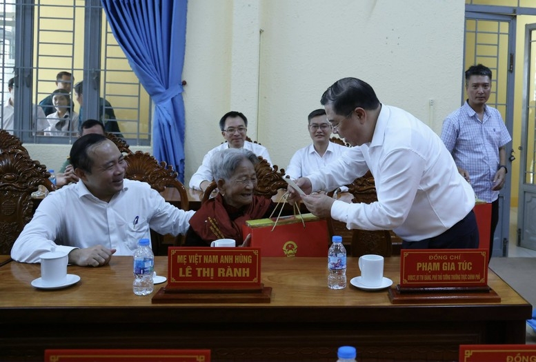 pho thu tuong se tiep tuc ban hanh nhieu chinh sach moi tot hon cho nguoi co cong hinh anh 2