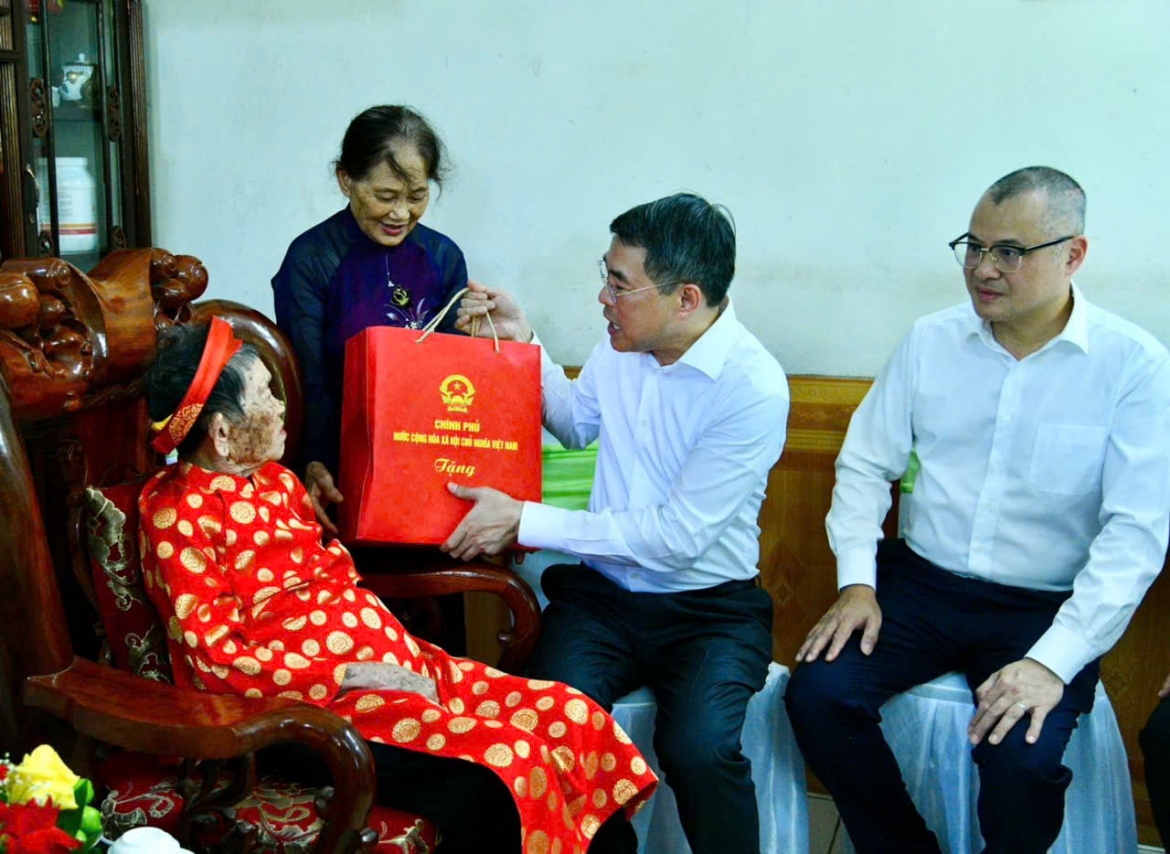 thu tuong dang huong, hoa tuong niem cac anh hung liet si tai phu tho hinh anh 2