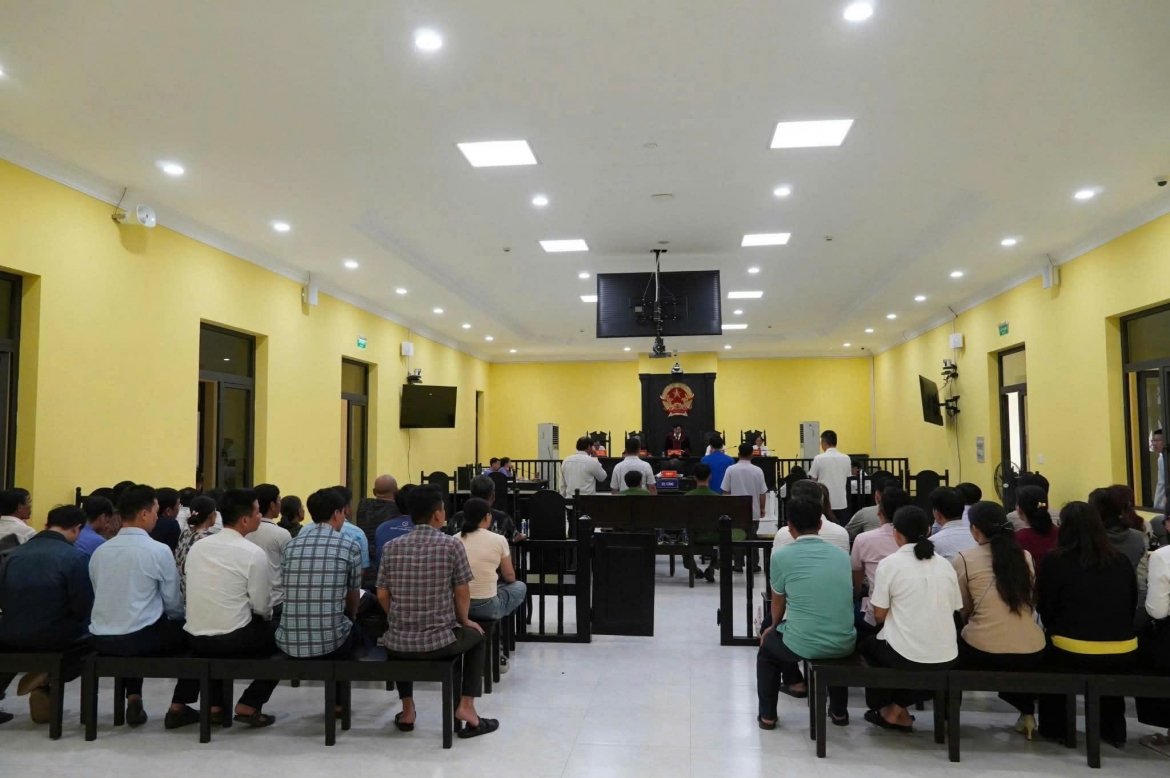 ca mau nhom can bo dang kiem, quan ly tau ca lanh an vi nhan hoi lo hinh anh 1