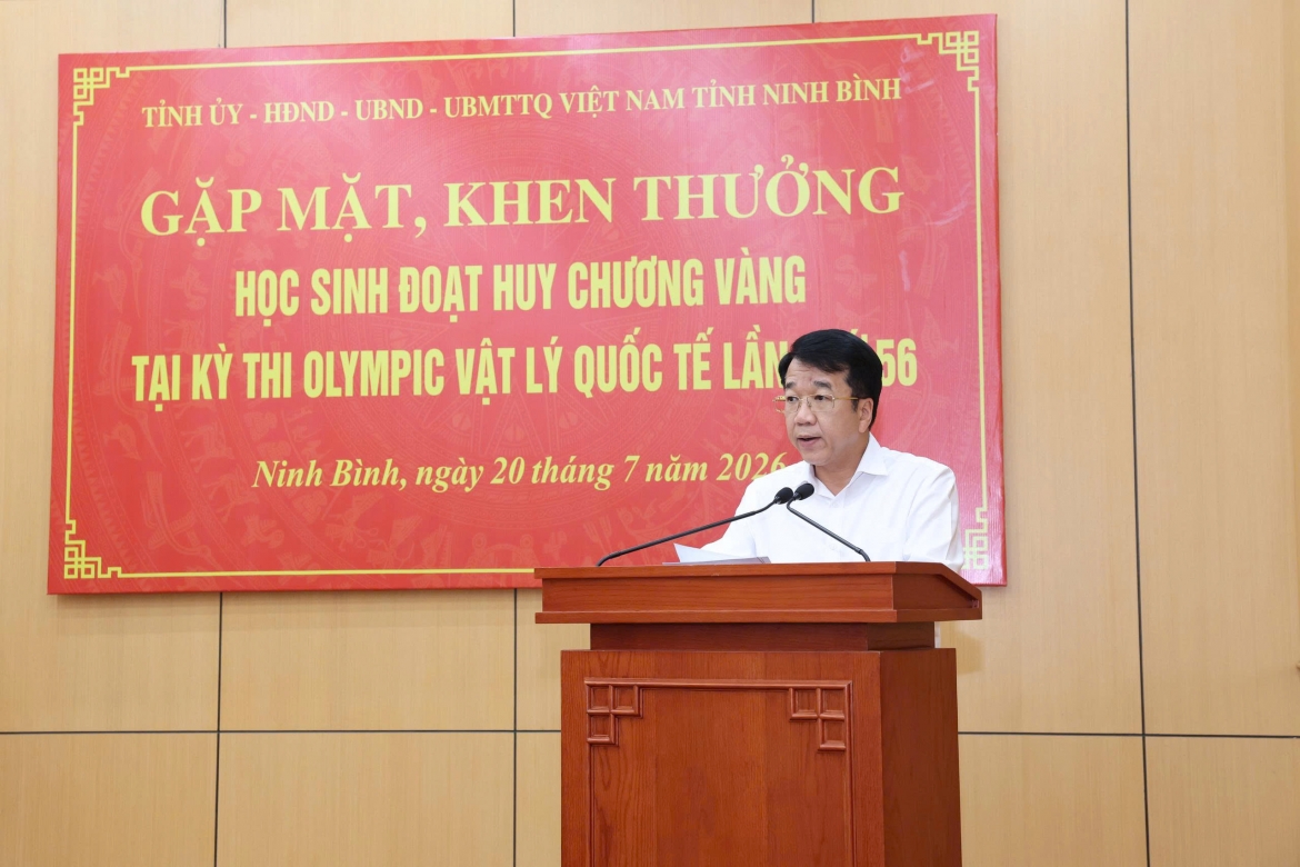 nu sinh doat hcv olympic vat ly duoc tinh ninh binh thuong 500 trieu dong hinh anh 3