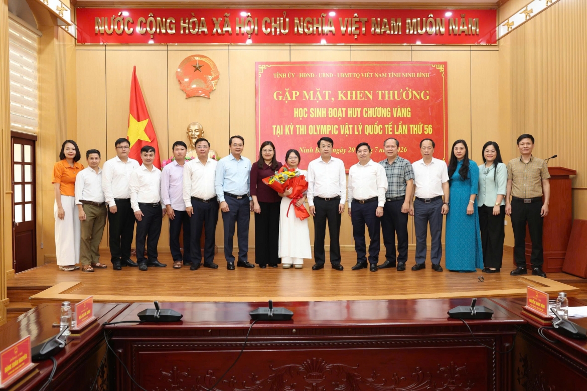 nu sinh doat hcv olympic vat ly duoc tinh ninh binh thuong 500 trieu dong hinh anh 4
