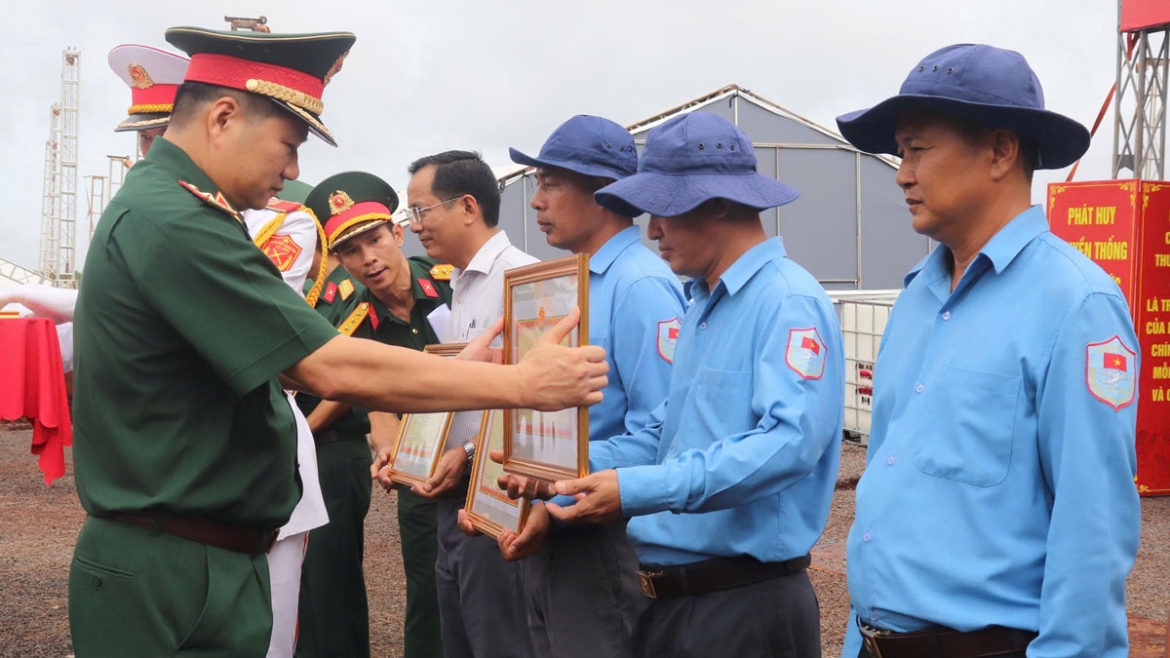 quan khu 7 khen thuong luc luong tim kiem, quy tap 26 hai cot liet si o Dong nai hinh anh 3