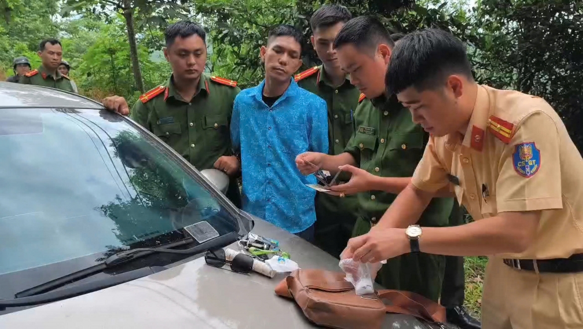 lao cai Doi tuong nguy trang bang toc gia van sa luoi vi tang tru ma tuy hinh anh 2