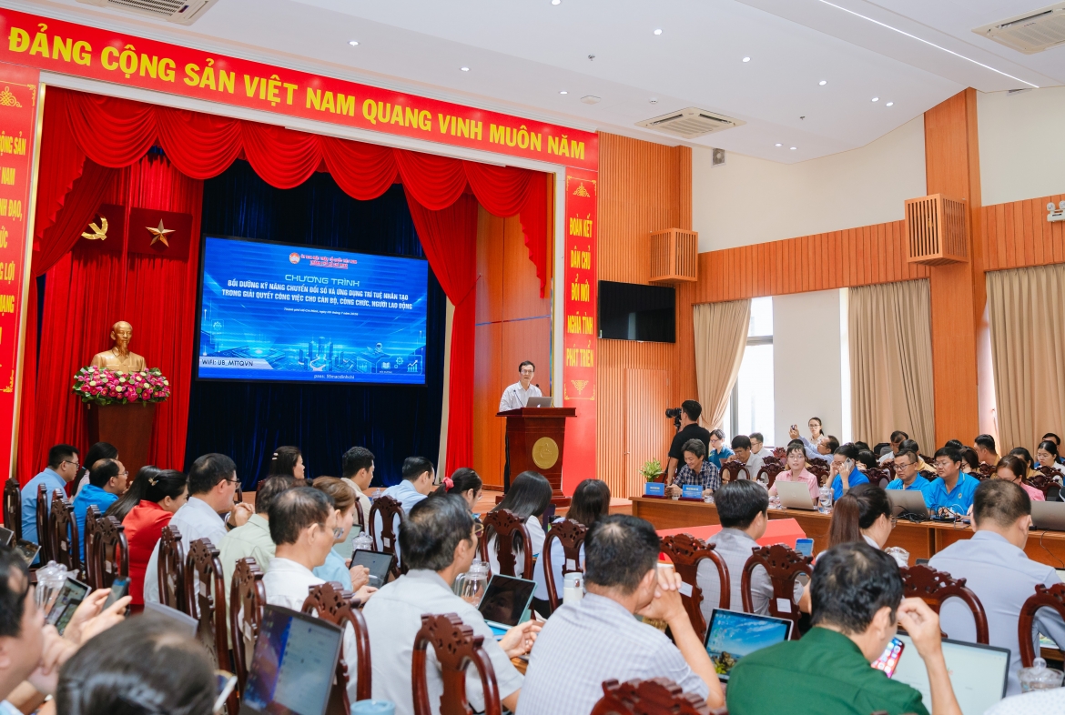 mat tran tp.hcm tang toc chuyen doi so tu ky nang thuc hanh ai hinh anh 3