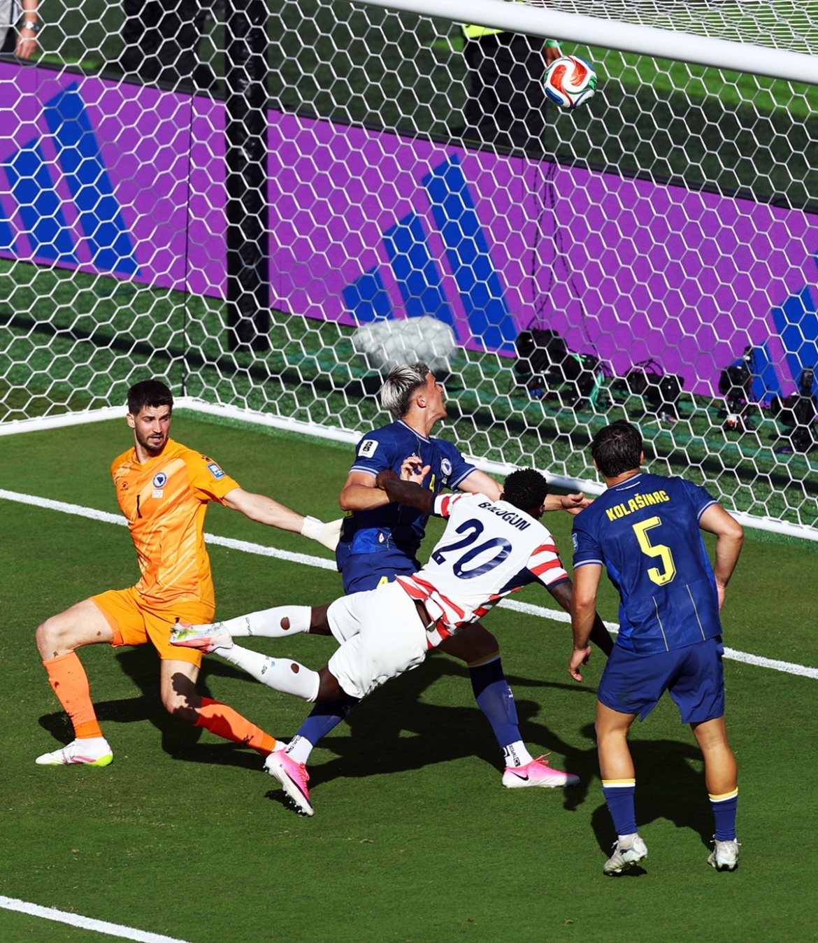 ket qua world cup 2026 hom nay 2 7 my thang bosnia trong the thieu nguoi hinh anh 28