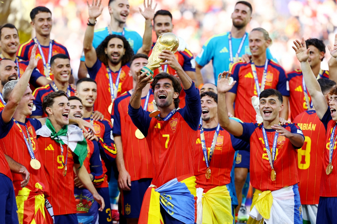 dan sao tay ban nha an mung chuc vo dich world cup 2026, messi ngam ngui cay dang hinh anh 4