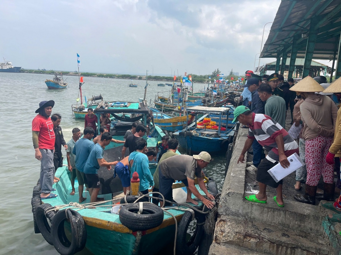 Tàu hàng tông chìm tàu cá trên vùng biển Lâm Đồng, 1 người tử vong