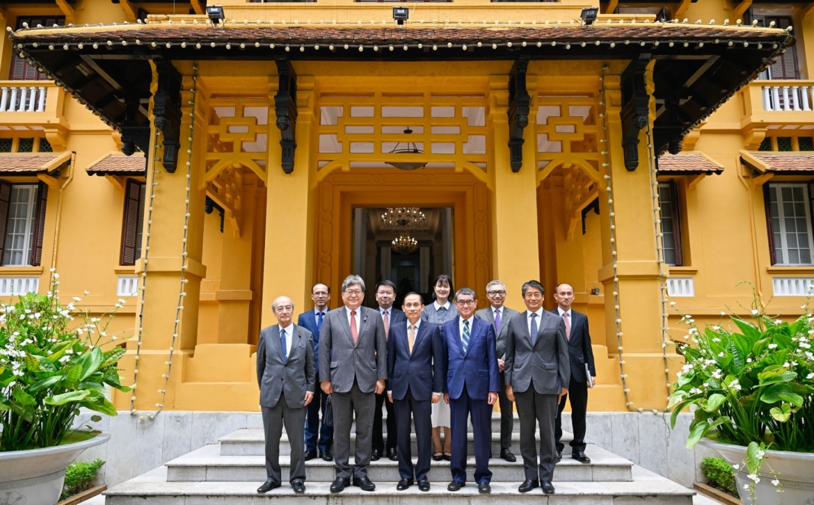 bo truong le hoai trung tiep quyen tong thu ky Dang dan chu tu do nhat ban hinh anh 3