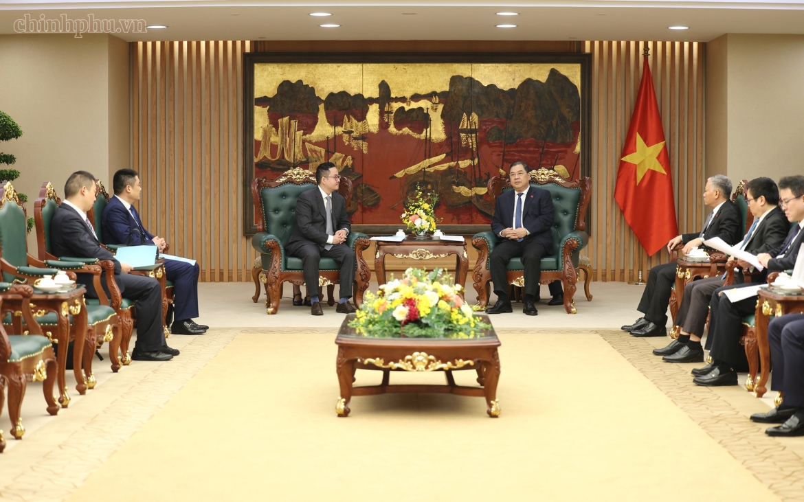 Phó Thủ tướng Thường trực tiếp Chủ tịch Tập đoàn Khoa học kim loại Yongjin