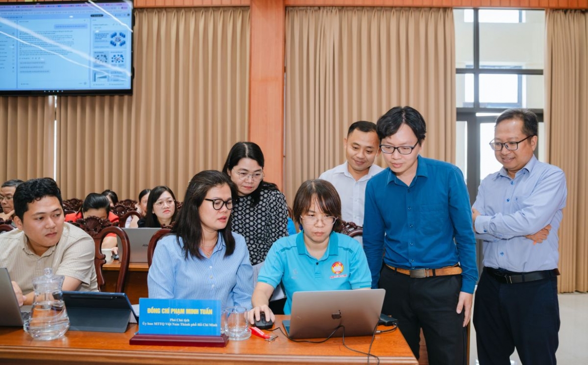mat tran tp.hcm tang toc chuyen doi so tu ky nang thuc hanh ai hinh anh 2