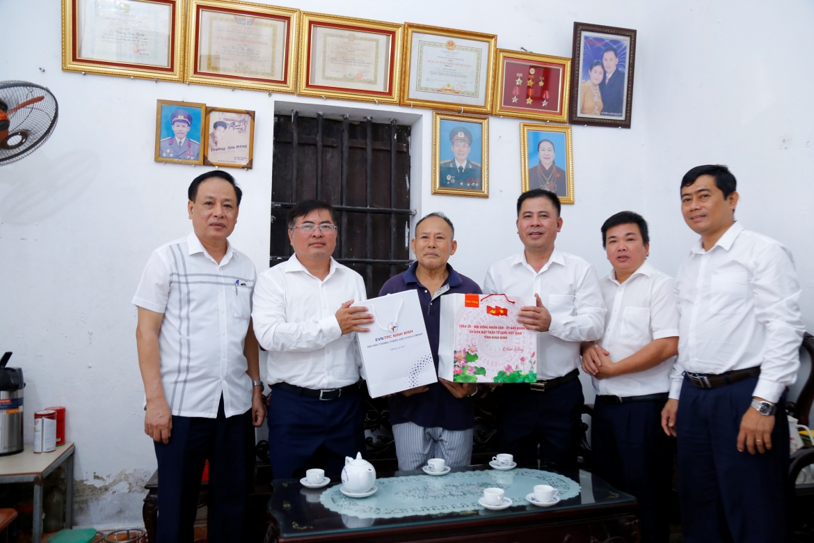 947 phan qua tri an duoc evngenco3 trao tang tai ninh binh nhan dip 27 7 hinh anh 3